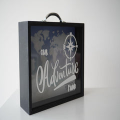 Alcancía maletín viajero doble propósito, color negra