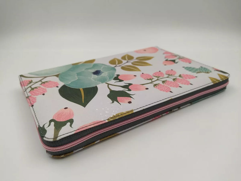 Santa Biblia Edición Ziper Flores - NTV | Portátil y Resistente