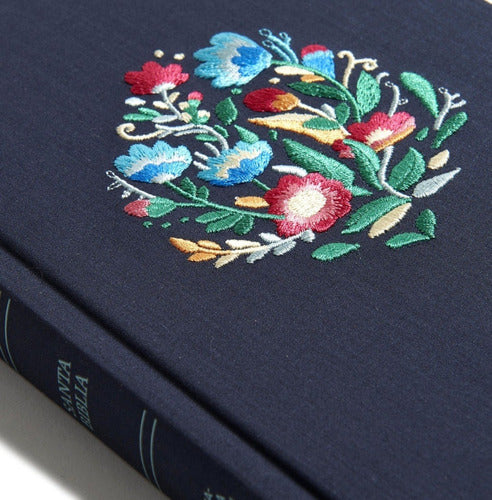 Biblia azul bordado sobre tela, letra super gigante - NVI